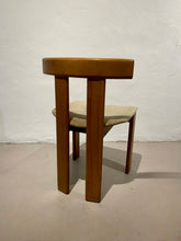 Carica l&#39;immagine nel visualizzatore di Gallery, Set di 4 sedie in legno e velluto Italia anni 70, Luigi Vaghi per Former