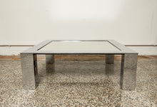 Carica l&#39;immagine nel visualizzatore di Gallery, Tavolino da caffè in metallo cromato e specchio, anni &#39;70