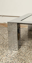 Carica l&#39;immagine nel visualizzatore di Gallery, Tavolino da caffè in metallo cromato e specchio, anni &#39;70