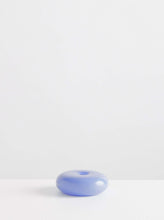 Carica l&#39;immagine nel visualizzatore di Gallery, Maison Balzac | Portacandela GRAND GALET in vetro opaco azzurro