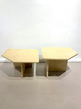 Carica l&#39;immagine nel visualizzatore di Gallery, Coppia di tavolini in marmo del Portogallo anni 70