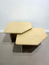 Carica l&#39;immagine nel visualizzatore di Gallery, Coppia di tavolini in marmo del Portogallo anni 70