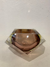 Carica l&#39;immagine nel visualizzatore di Gallery, Posacenere vintage prisma in vetro di Murano ambra, anni &#39;70