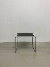 Carica l&#39;immagine nel visualizzatore di Gallery, Tavolino Laccio di Marcel Breuer per Knoll