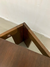 Carica l&#39;immagine nel visualizzatore di Gallery, Tavolino in legno Afra e Tobia Scarpa per Cassina, anni 70