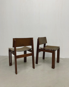 Coppia di sedie brutaliste in legno e cuoio -  nello stile di Afra e Tobia Scarpa - anni 70
