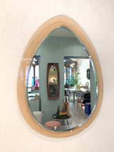 Carica l&#39;immagine nel visualizzatore di Gallery, Specchio molato in vetro rosa anni 70