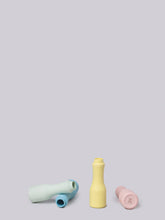 Carica l&#39;immagine nel visualizzatore di Gallery, Vaso bottiglia di yogurt in ceramica color limone