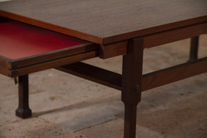 Tavolino scandinavo con vassoi rossi, anni '60